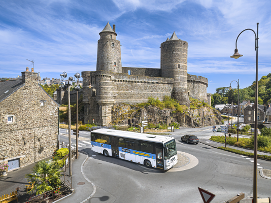 Car à Fougères